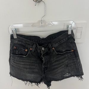 black levi’s jean shorts